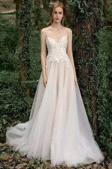 Abito da sposa in pizzo naturale scintillante medievale in tulle particolare