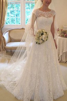 Abito da sposa sogno a chiesa a sala in previsione del futuro naturale con manica corte