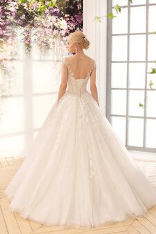 Abito da Sposa Allacciato A Terra in Pizzo Cappellino con Applique