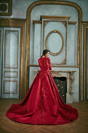 abito da sposa medievale rosso