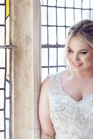 Abito da Sposa Oversize Radiosa V Scollo in Tulle Naturale BuyAbiti